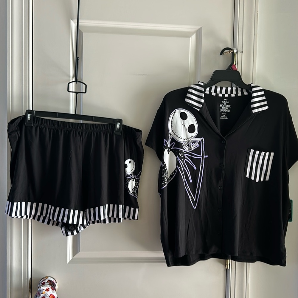 Disney Nightmare Before Christmas Women's Top and Shorts Pajama Set 2-Piece XS - Picture 4 of 10
